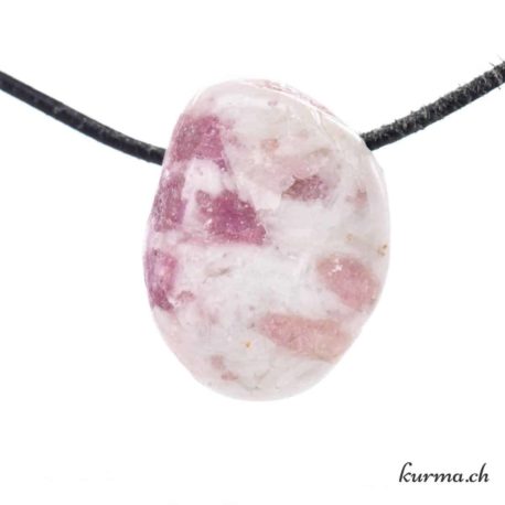Collana di tormaline rosa su granito con pietra forata