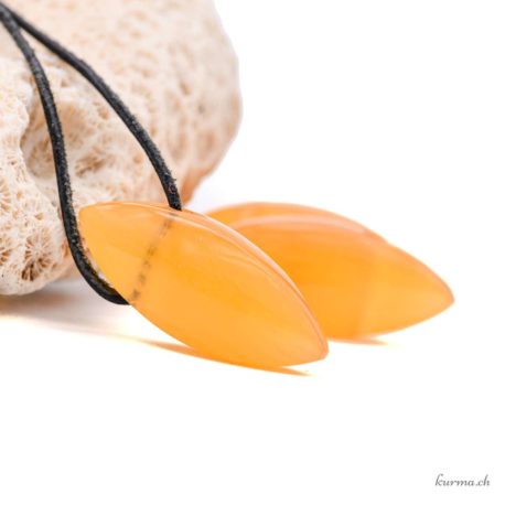 Ovaler orangefarbener Calcit - Durchbohrter Steinanhänger
