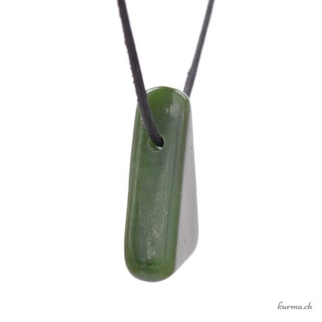 Nephrit-Jade - Schmuckstück aus Trommelstein